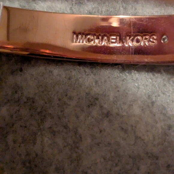 Michael Kors Studded Buckle Bangle Bracelet Hinged Signed Rose Gold Tone NWT - Picture 4 of 10